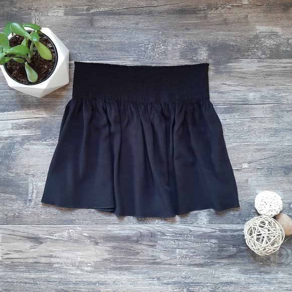 Aritzia Dresses & Skirts - Aritzia Talula Black skirt